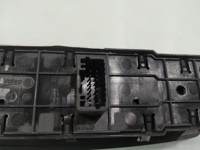 RENAULT 809610007R Interruptor de elevalunas delantera izquierda  en stock Salamanca