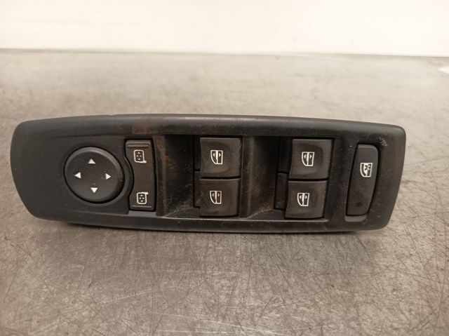 809610007R RENAULT Interruptor de elevalunas delantera izquierda  en stock Huelva