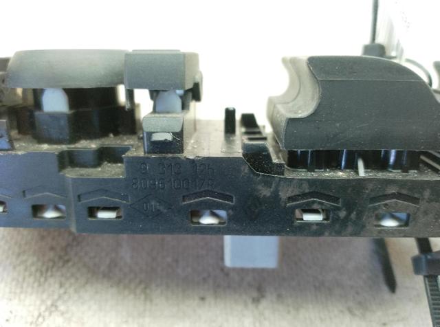 RENAULT 809610017R Unidad de control de elevalunas delantera izquierda  comprar en Ponferrada