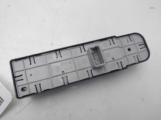 RENAULT 809610017R Interruptor de elevalunas delantera izquierda  en stock Terrassa