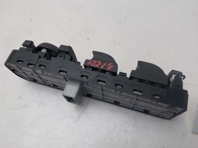 809610017R Interruptor de elevalunas delantera izquierda  en stock Sabadell