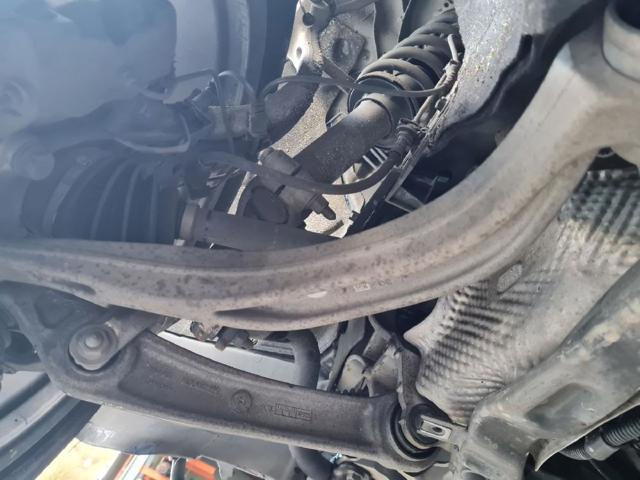 Brazo inferior izquierdo de la suspensión delantera 80A407693D VAG