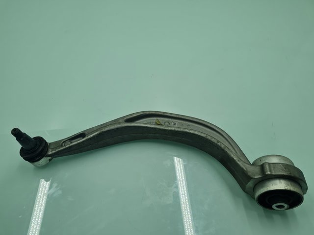 Brazo inferior derecho de la suspensión delantera 80A407696D VAG