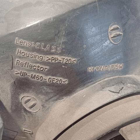 811101E370 TOYOTA Faro derecho  comprar en Oviedo