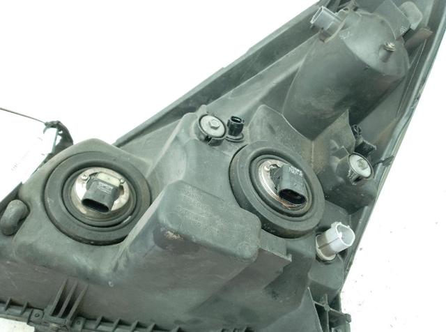 811300F010 TOYOTA Faro derecho  en stock Huelva