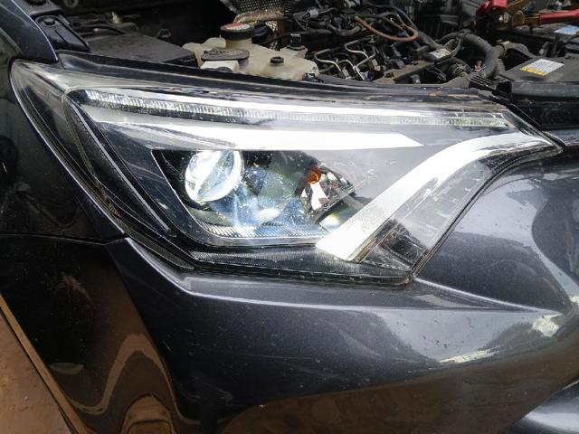 Faro derecho Toyota RAV4 4 A4