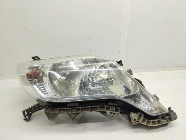 Luz derecha 8113060J00 TOYOTA