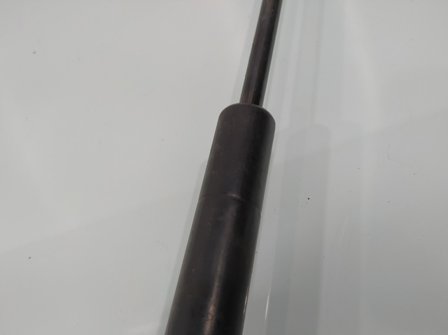 811613K000 Amortiguador de capó  en stock Granada