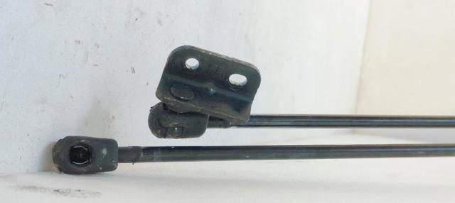 811813E011 HYUNDAI Amortiguador de capó  en stock Córdoba