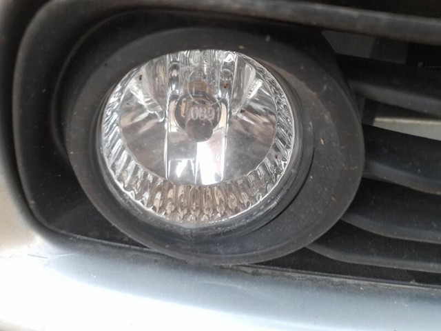 Luz antiniebla derecha 8121152061 TOYOTA