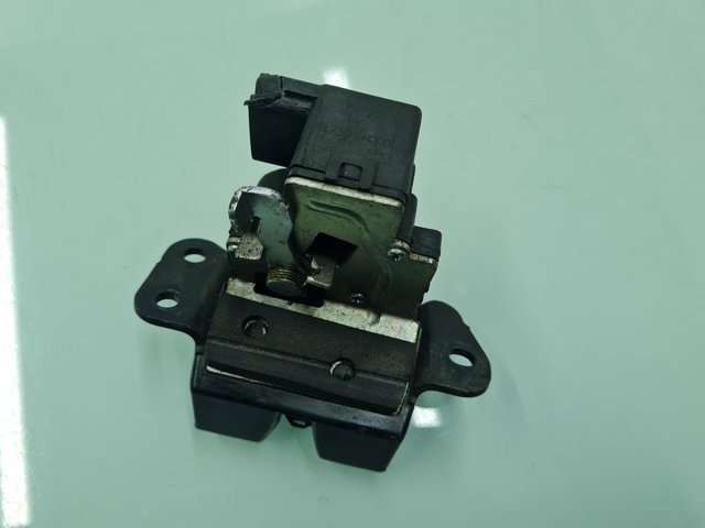HYUNDAI 812301H000 Cerradura de tapa de maletero  disponible España