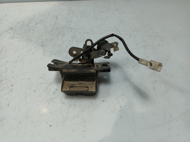 812303E000 Cerradura de tapa de maletero  comprar en Reus