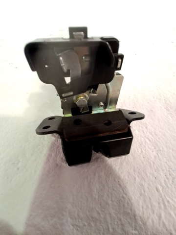 HYUNDAI 812303W000 Cerradura de maletero  en stock Salamanca