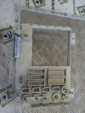 Caja de relés y fusibles 81254446074 MAN