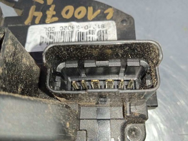 813102B020 HYUNDAI Cerradura de puerta delantera izquierda  disponible Ourense