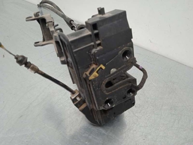 813102B020 HYUNDAI Cerradura de puerta delantera izquierda  disponible Vigo
