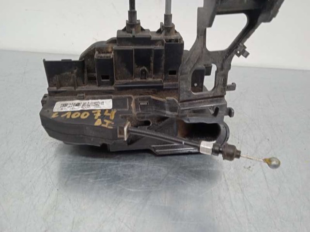 813102B020 Cerradura de puerta delantera izquierda  disponible Utrera