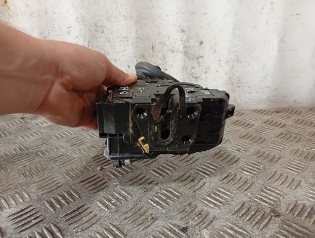 813102B020 Cerradura de puerta delantera izquierda  disponible Málaga