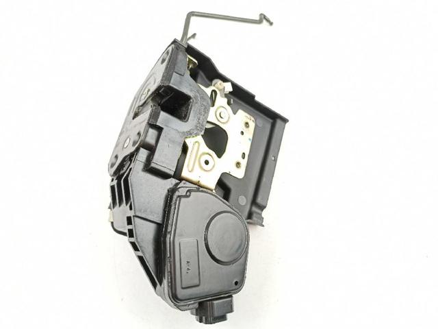 813102E010 Cerradura de puerta delantera izquierda  disponible Utrera