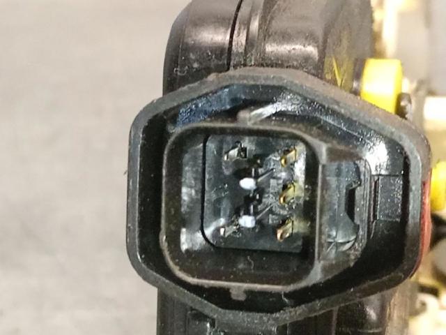 813102E010 Cerradura de puerta delantera izquierda  comprar en Zaragoza