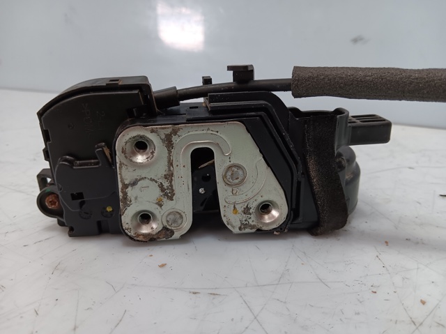 813103U000 Cerradura de puerta delantera izquierda  comprar en Reus