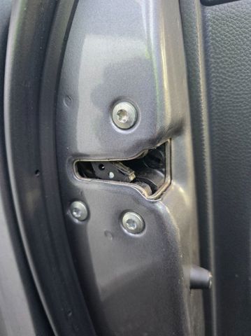 HYUNDAI 813103Z000 Cerradura de puerta delantera izquierda  disponible Lugo