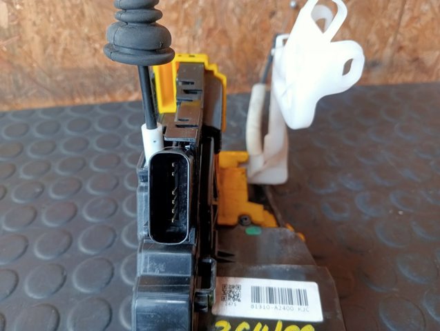 81310A2400 HYUNDAI Cerradura de puerta delantera izquierda  disponible Ourense