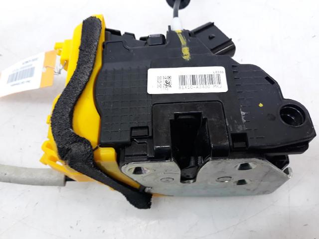 81310A2400 Cerradura de puerta delantera izquierda  disponible Málaga