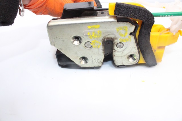 81310A6100 Cerradura de puerta delantera izquierda  disponible Burgos