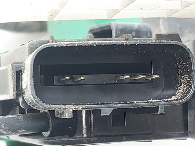 81310G3040 Cerradura de puerta delantera izquierda  disponible Utrera
