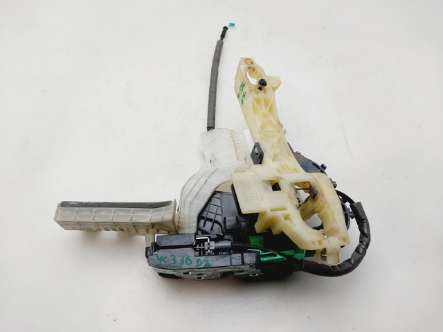 81310G3040 Cerradura de puerta delantera izquierda  disponible Utrera