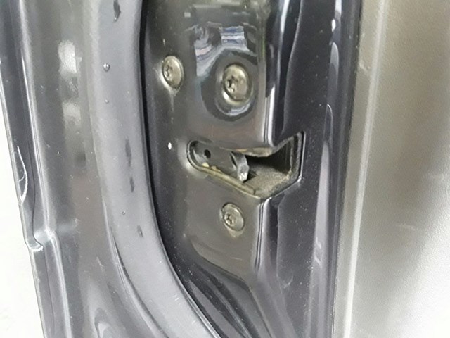 Cerradura de puerta delantera izquierda 813121G000 Hyundai/Kia