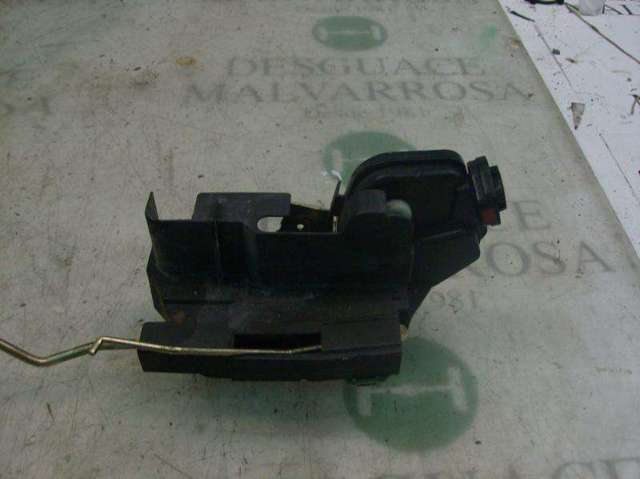8132017120 HYUNDAI Cerradura de puerta delantera derecha  en stock Córdoba
