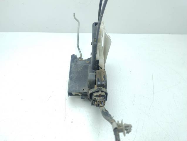 HYUNDAI 813201F010 Cerradura de puerta delantera derecha  en stock Terrassa