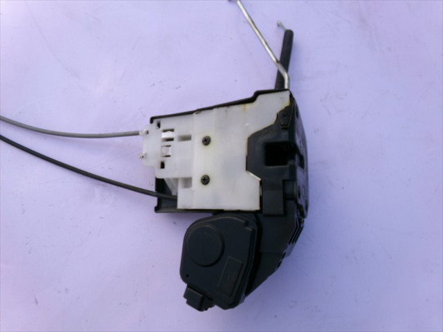 HYUNDAI 813201F010 Cerradura de puerta delantera derecha  comprar en Ponferrada