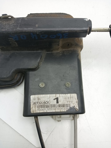 HYUNDAI 813201F010 Cerradura de puerta delantera derecha  en stock Valencia