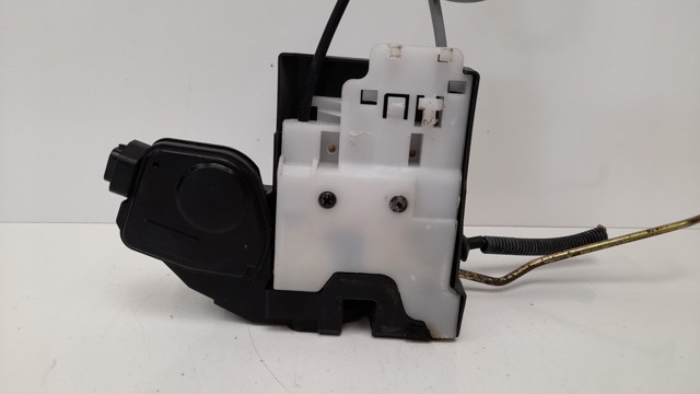 813201F010 Cerradura de puerta delantera derecha  comprar en Reus