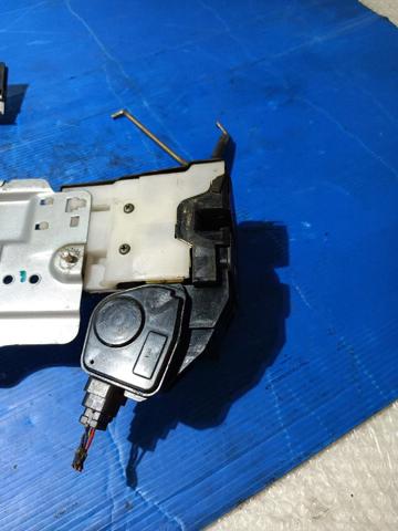 HYUNDAI 813201F010 Cerradura de puerta delantera derecha comprar Barcelona