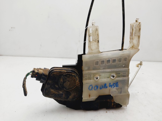 813202E000 Cerradura de puerta delantera derecha comprar Sevilla
