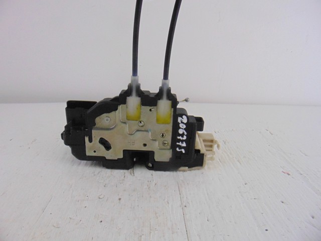 HYUNDAI 813202L030 Cerradura de puerta delantera derecha  en stock Salamanca
