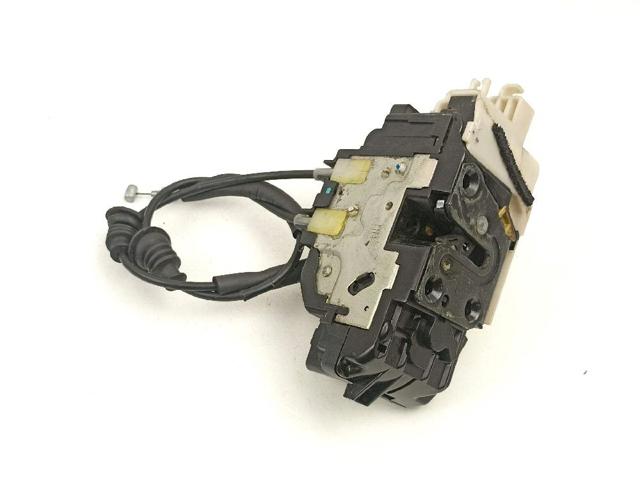 813202L030 HYUNDAI Cerradura de puerta delantera derecha  en stock Córdoba