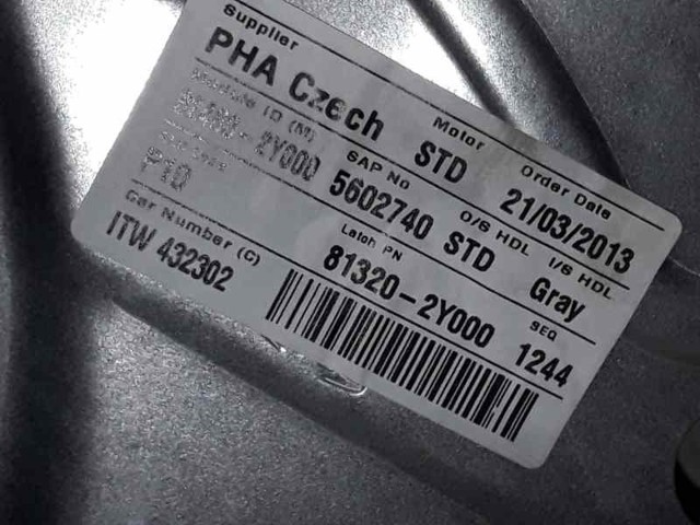 HYUNDAI 813202Y000 Cerradura de puerta delantera derecha  en stock Valencia