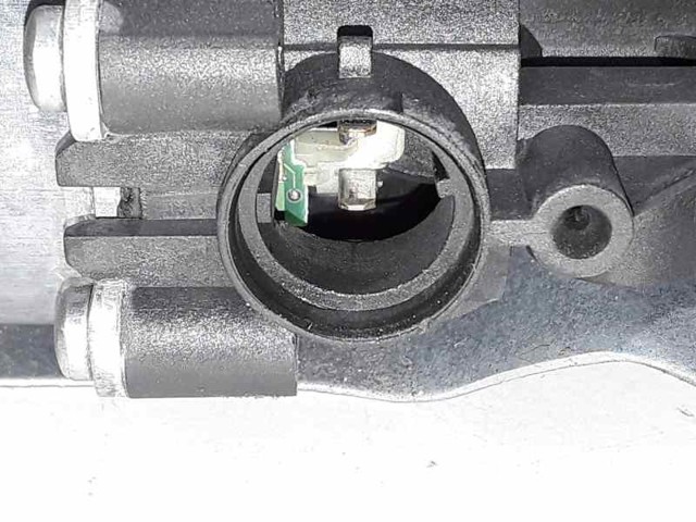 HYUNDAI 813202Y000 Cerradura de puerta delantera derecha  disponible Valladolid