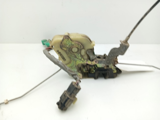 813203E010 Cerradura de puerta delantera derecha comprar Girona