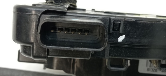 813203U010 HYUNDAI Cerradura de puerta delantera derecha  en stock Córdoba