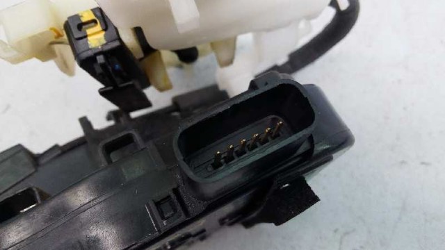 HYUNDAI 813203U010 Cerradura de puerta delantera derecha  comprar en Ponferrada