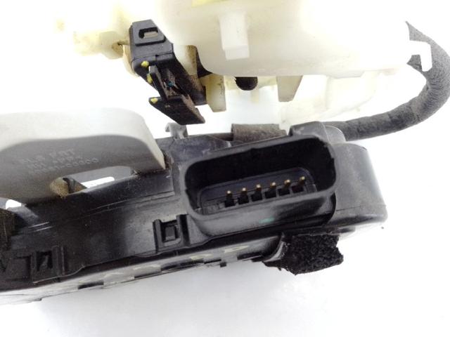 813203U010 HYUNDAI Cerradura de puerta delantera derecha  en stock Huelva