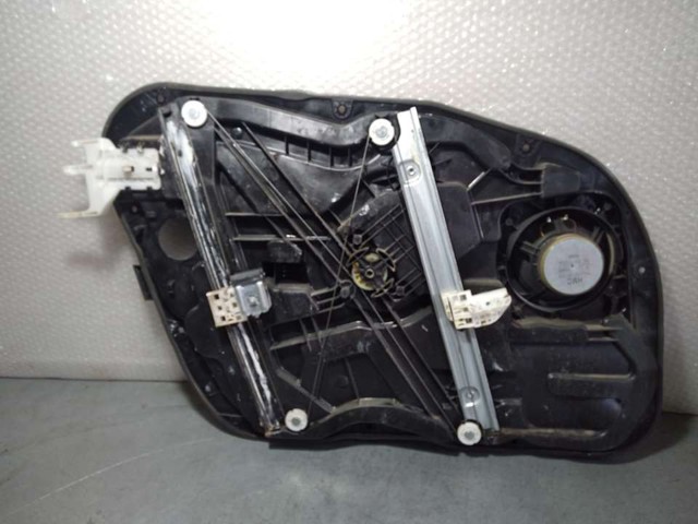 813203Z020 HYUNDAI Cerradura de puerta delantera derecha  en stock Huelva