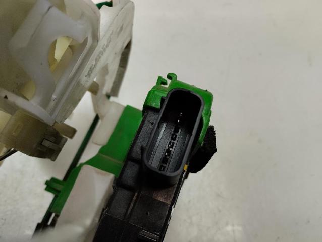 813203Z020 Cerradura de puerta delantera derecha  disponible Utrera