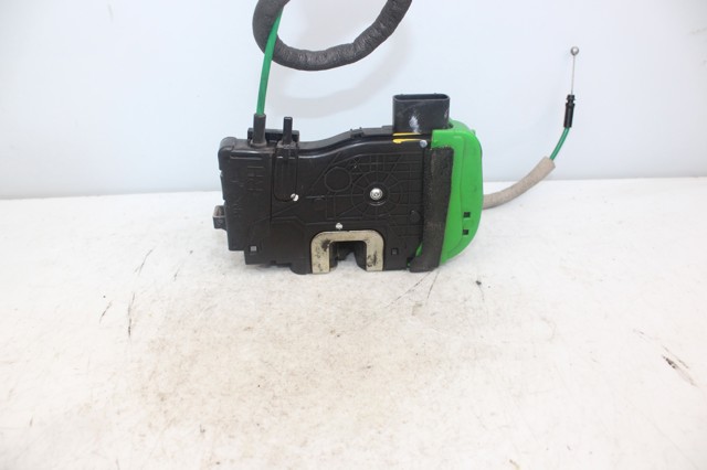 HYUNDAI 813203Z020 Cerradura de puerta delantera derecha  en stock Salamanca